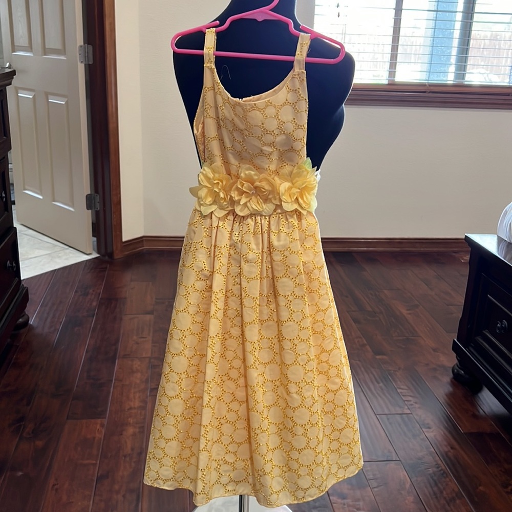 Sweet Heart Rose, Girls Dress, Comes with a Ribbon Belt w/ 3 attached size 10